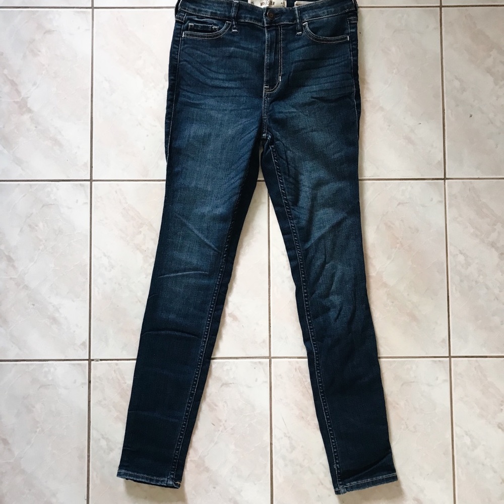 Dark wash Hollister high waisted jeans
